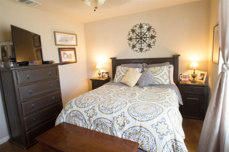 windmill-hill-bedroom-medallion-bedding Windmill Hill